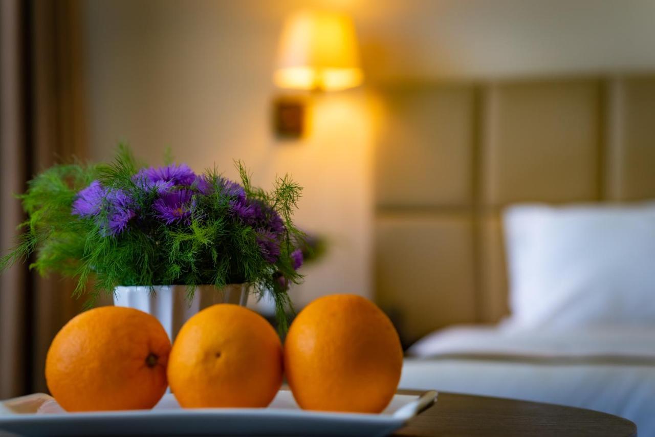 Ambassador Hotel Bisjkek Eksteriør bilde