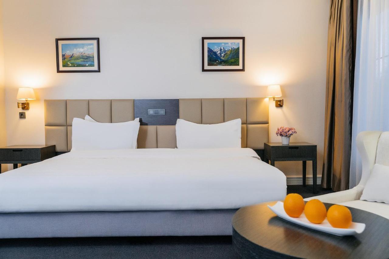 Ambassador Hotel Bisjkek Eksteriør bilde