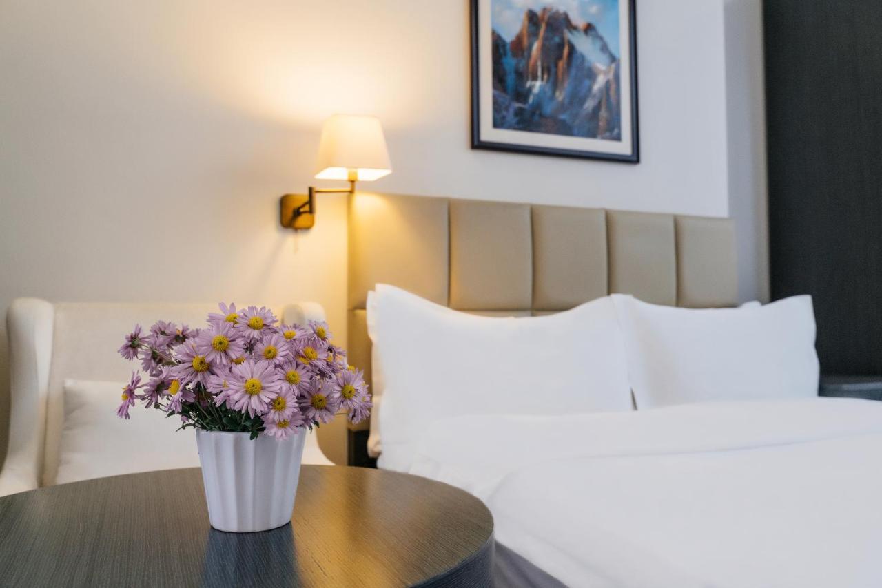 Ambassador Hotel Bisjkek Eksteriør bilde
