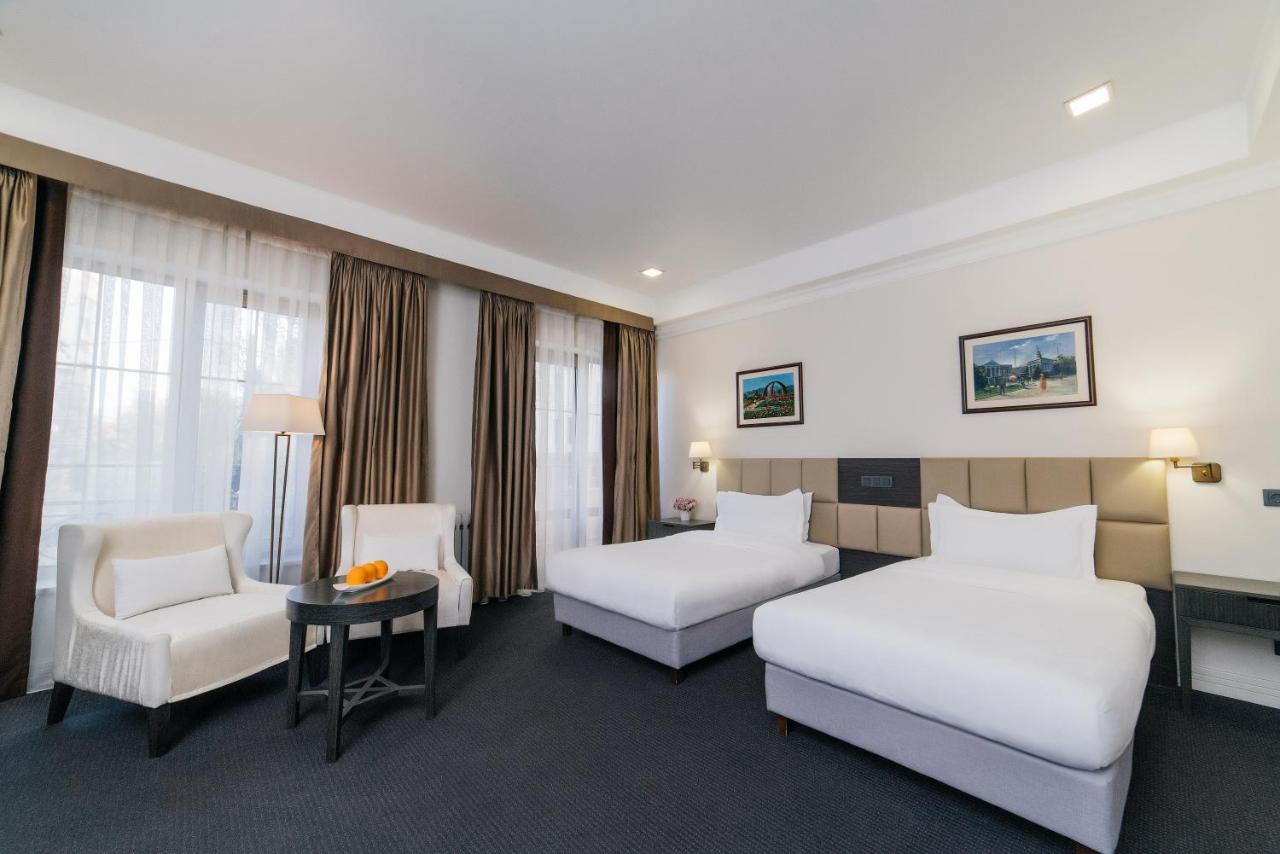 Ambassador Hotel Bisjkek Eksteriør bilde