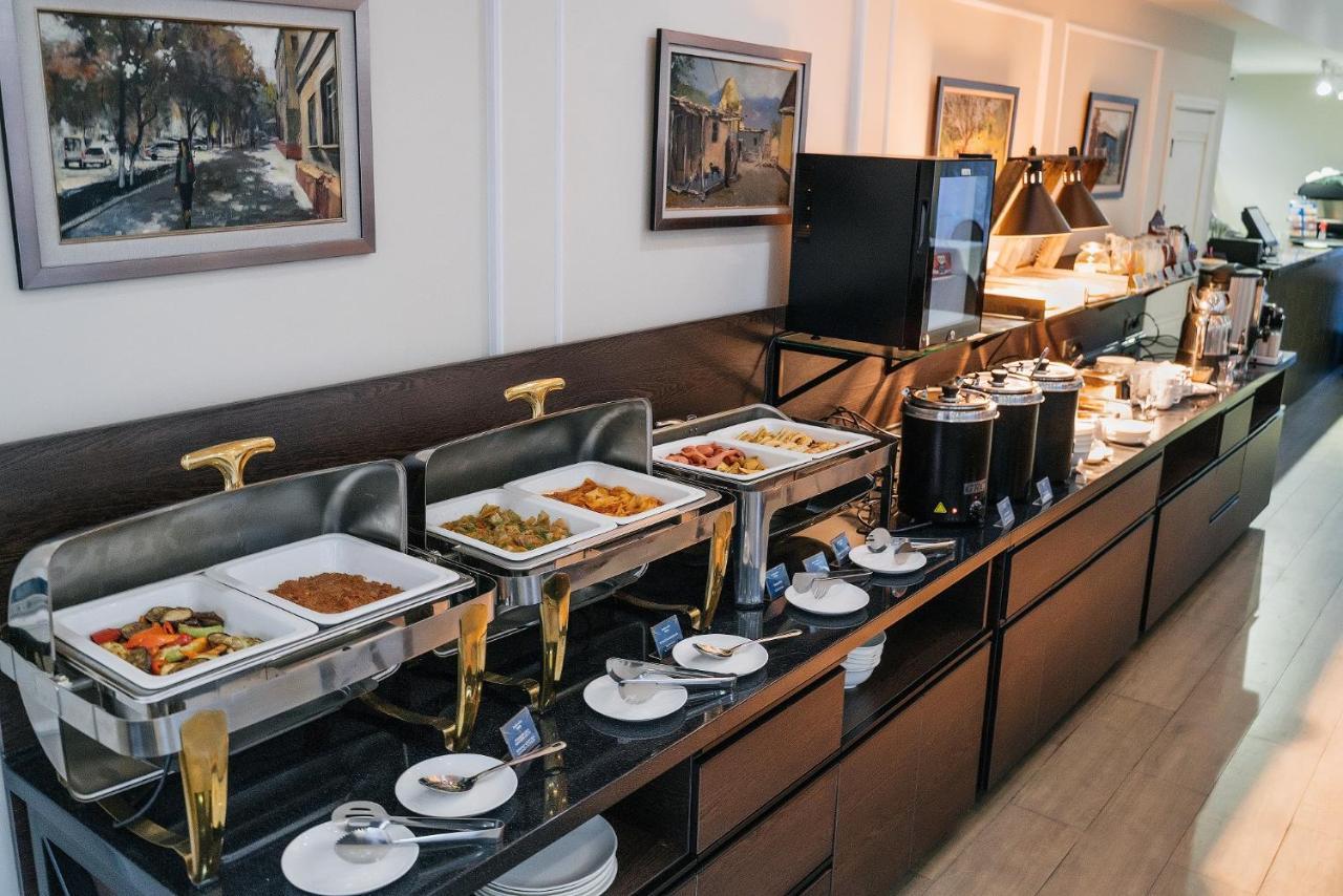 Ambassador Hotel Bisjkek Eksteriør bilde