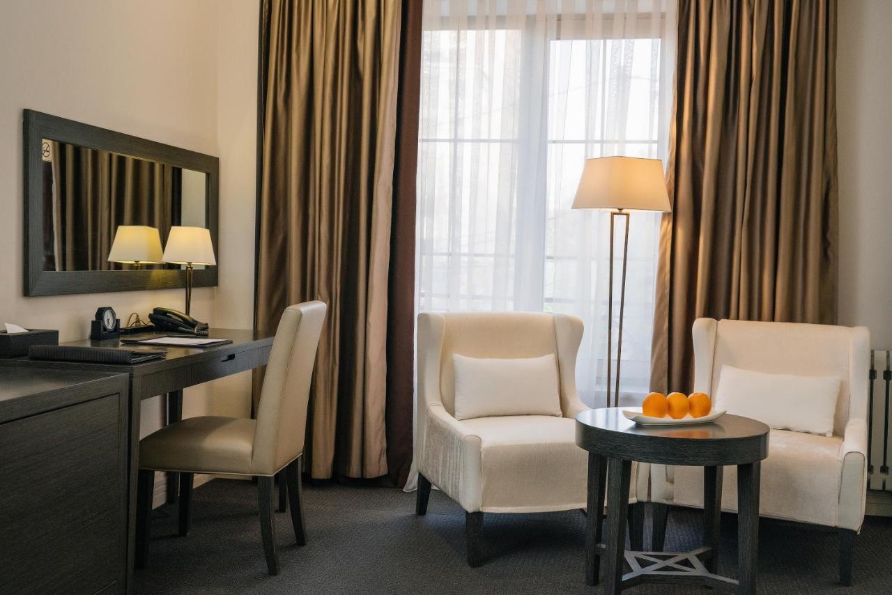 Ambassador Hotel Bisjkek Eksteriør bilde
