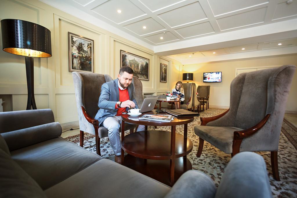 Ambassador Hotel Bisjkek Eksteriør bilde