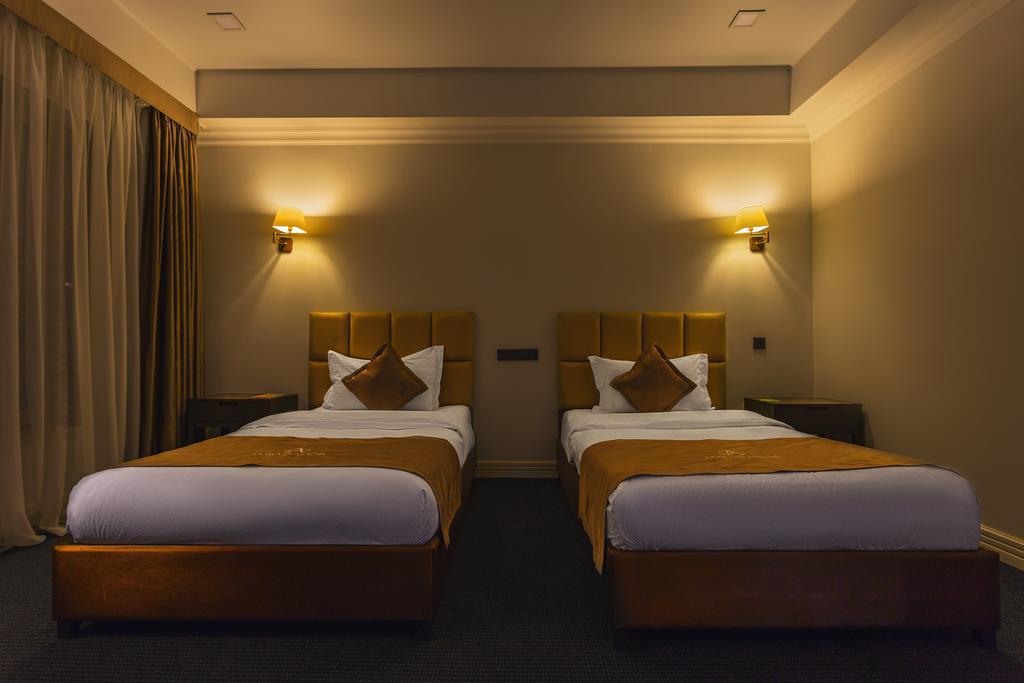 Ambassador Hotel Bisjkek Eksteriør bilde